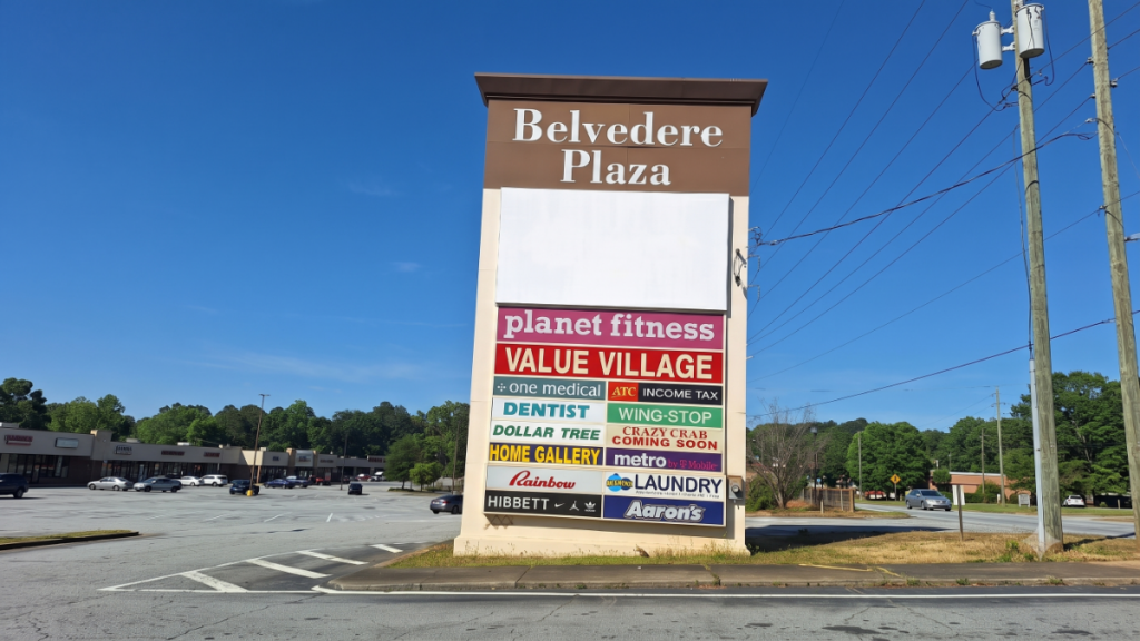 Belvedere Plaza Sinage withthe missing Kroger sign.