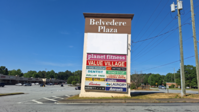 Belvedere Plaza Sinage withthe missing Kroger sign.